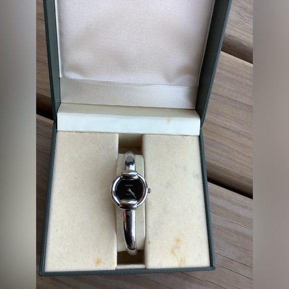 Ladies GUCCI bangle watch ⭐️⭐️⭐️ - Picture 8 of 11